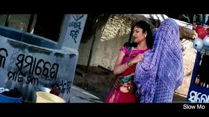 Extremely hot navel touch & press in saree, Sexy expressions