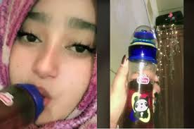 Masih bocah udah kayak gini! Pamer Masih Ngedot Meski Sudah Dewasa Gadis Ini Ngaku Tak Bisa Hilangkan Kebiasaannya Sama Sekali Netizen Singgung Penampilannya Saat Minum Dari Botol Bayi Semua Halaman Grid Hot