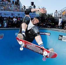 Последние твиты от tony hawk (@tonyhawk). Skateboard Legende Tony Hawk Steht Den 900 Degree Mit 48 Jahren Welt