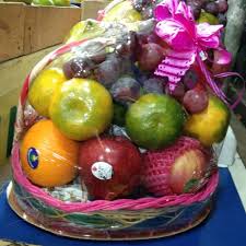 Gambar mewarnai buah buahan segar contoh mewarnai gambar buah buahan dalam keranjang buah untuk anak anak terdapat gambar gambar aneka buah buahan segar seperti buah nanas strawberry. Parcel Buah Segar Shopee Indonesia