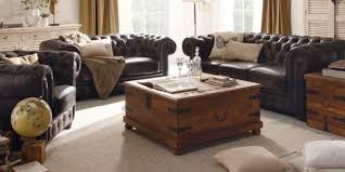 أضيفي اللون البني لأناقة وفخامة على غرفة المعيشة خاصة مع هذه النصائح