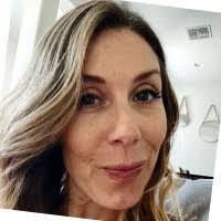 Colleen Burns's Instagram, Twitter & Facebook