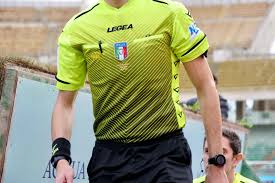 Jeder kanal ist an ihre eigene quelle. Feralpisalo Bari L Arbitro Sara Marini Di Trieste La Bari Calcio