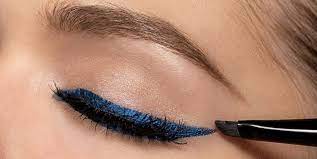 Use one side of the liner brush to take the gel since the gel liner often appears in a pot, it will require you to have a brush to use this liner type. How To Apply Eyeliner Like A Pro Step By Step Videos And Tips For Applying Eyeliner