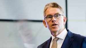 Nieuwsuur is een actualiteitenprogramma van de nederlandse publieke omroep (npo). Topman Uwv Geeft Uitleg Over Grootschalige Ww Fraude Niet Genoeg Prioriteit Nieuwsuur
