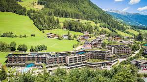 Nicht weniger als 10 saunen mit wohltuenden saunaaufgüssen sorgen in unserem wellnesshotel in südtirol für stunden exquisiter entspannung. Amonti Lunaris Steinhaus Ahrntal 5 Sterne Hotel Sudtirol