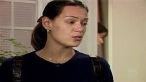 Paula conta tudo a Zuleika e Sheila escuta