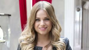 She is an actress, known for korhatáros szerelem (2017), keresztanyu (2021) and tévéország (2015). Cserpes Laura Nlc Part 2