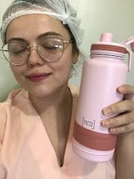 Grupo de amigas lança 'desafio da maquiagem' na internet para se divertir  durante a quarentena