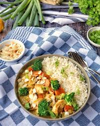 Putencurry Mit Brokkoli Mandeln Und Reis Instakoch De Rezept Puten Curry Putencurry Leckere Gerichte