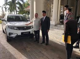 Sultan ibrahim ibni almarhum sultan iskandar fans also viewed. Dymm Sultan Johor Takes Delivery Of His Proton X70