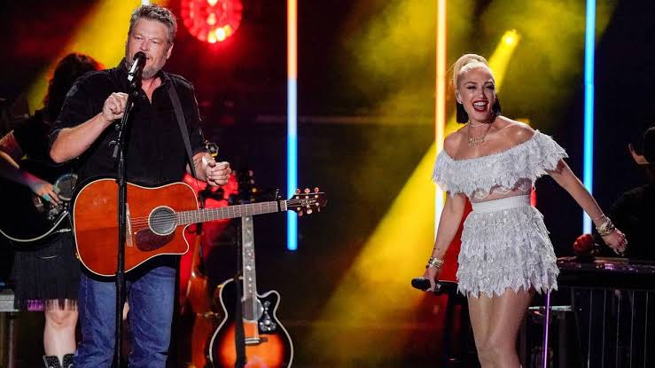 Watch Gwen Stefani sing 'Don't Speak' as Blake Shelton plays guitar