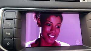 Desbloqueamos a tela original do Land Rover evoque.