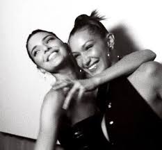 Black And White Best Friends Goals Pin By Antonella On Besties In 2020 Friend Photos Kendall Black And White Aesthetic