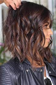 Autre coiffure femme mi long, la coupe décoiffée pour homme qui a son équivalent dans les coupes féminines : Cheveux Mi Longs Degrades Coupe De Cheveux Cheveux Mi Long Degrade Cheveux Mi Long