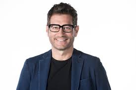 Riesci a indovinare l'età degli sconosciuti al primo sguardo? Guess My Age Indovina L Eta Enrico Papi Nel Preserale Di Tv8 Dal 28 Agosto 2017 Televisionando
