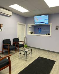 Invisalign + teeth whitening + free hand composite veneer @invisalign  @opalescencewhitening 👨🏾‍⚕️: @jbastida #invisalign #aaca #jacksonheights  #jacksonheightsdentist