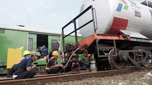 Check spelling or type a new query. Kereta Bbm Anjlok Di Banyumas Pertamina Tak Ganggu Distribusi Bisnis Tempo Co