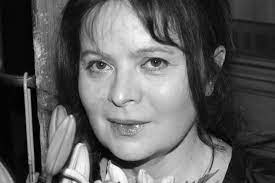Krátce po svých osmašedesátých narozeninách zemřela nejmilovanější z českých filmových princezen, libuše šafránková. Vctkblnje3xvum