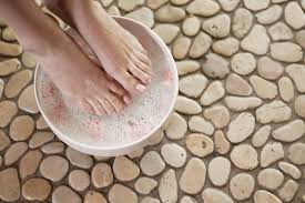 Cracked feet and heels are an extremely regular issue and can go in seriousness from a restorative issue to an… Listerine Vinegar Foot Miracle Soak Recipe For Toenail Fungus Dead Skin Calluses Dry Cracked Heels Epic Natural Health