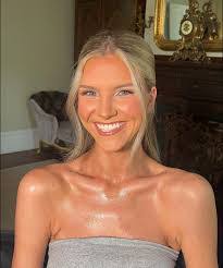 Sandra Bolt's Instagram, Twitter & Facebook