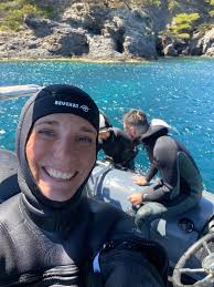 Bravo à Melanie et Adrien, pour leur baptême de Plongee ! Adrien nous a  trouvé une énorme araignée de mer de + de 2 kg… Champion du monde!￼