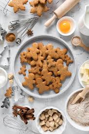 Aprende a utilizar jengibre, una raíz estupenda para prevenir y combatir resfriados. Antecedentes Culinarios Navidenos Xmas Pan De Jengibre En La Mesa De La Cocina E Ingredientes Para Cocinar Galletas Festivas Imagen De Archivo Imagen De Galletas Ingredientes 162384955