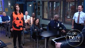 Staffel der komödie mit andy samberg, stephanie beatriz und terry crews. Video Brooklyn Nine Nine Season 7 Episode 11 New Halloween Heist Tvline