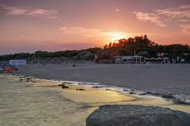 Für camper mit hund gibt es einen eigenen bereich mit strand, pools, restaurants und vielen extras für hunde. Sonnenuntergang Am Strand Des Union Lido Foto Bild Landschaft Meer Strand Urlaub Bilder Auf Fotocommunity