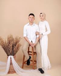 Entdecke rezepte, einrichtungsideen, stilinterpretationen und andere ideen zum ausprobieren. Buat Kamu Yang Ngga Mau Ribet Pre Wedding Seperti Ini Bisa Jadi Inspirasi Kamu Lho Kamu Bisa Memilih Ton Foto Perkawinan Pose Perkawinan Foto Pernikahan Lucu