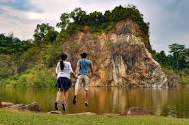 Serene and tranquil, it is an ideal place for a peaceful nature walk. Little Guilin Bukit Batok Singapore