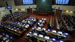 Con la firma de 57 parlamentarios de oposición fue presentado el escrito ante el tribunal constitucional (tc) con el cual el bloque busca inhabilitar en la votación del tercer retiro de afp a la presidenta del órgano jurisdiccional, la ministra maría luisa brahm. X4mz142vgsjl4m