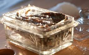 Di fronte a certe preparazioni che affondano le radici nella nostra storia centenaria, io provo una certa dose di deferenza : Ricetta La Conserva Di Alici Sotto Sale Cook