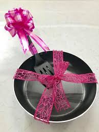 Meskipun fungsi utamanya sebagai pengingat waktu jam juga bisa menjadi pernik dekoratif yang memberikan aksen berbeda untuk dinding rumah anda. Panutan Anak Muda Pasangan Pengantin Ini Kirim Seserahan Alat Rumah Tangga