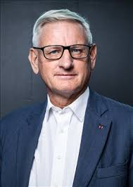 He was the leader of the moderate party from 1986 to 1999. Carl Bildt