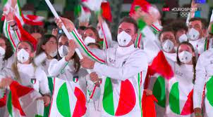 Come negli 800 greg parte forte e prova a dettare il ritmo, ma a 200 dal traguardo si stacca dal terzetto di testa. Italia In Bianco Alle Olimpiadi La Discussa Divisa E Il Cerchio Tricolore Ecco Chi E Lo Stilista Gazzetta Del Sud