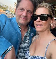 Meet Elizabeth Banks' husband she met