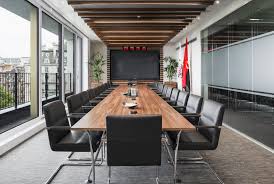 The modern conference room table can be any shape and any material, so use whatever matches your office decor. Fabulous Office Meeting Room Design