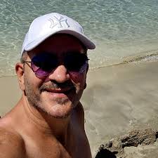 🇬🇷🎉🇬🇷 Happy New Year to all from under the Acropolis in Greece.  Wishing a healthy and happy 2022. See more GreekGateway.com Photo by  @momentsofgregory