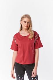 Kollari Halka Aksesuarli T Shirt Ekatekstil Tshirt Giyim Moda Fashion Moda Giyim Stil