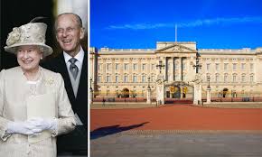 Смена караула у букингемского дворца в лондоне changing of the guard buckingham palace. The Queen Prince Philip S Home Is 15x Bigger Than The White House See Inside Hello