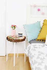 Diy Beistelltisch Aus Baumscheibe Und Ikea Hocker Mein Feenstaub Ikea Hocker Holzscheibe Tisch Dekor
