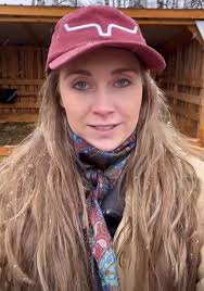 Feeling so grateful for all the amazing fans out there! Your support means  the world to me. ❤️ What's your favorite thing about the Heartland  community? 🥰🥰