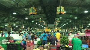 Bermula hari ini, dewan bandaraya kuala lumpur (dbkl) menguatkuasa penyeragaman baju mengikut warna membabitkan warna hijau bagi peniaga dan pekerja sayur, merah (buah), biru (ikan) manakala kuning untuk pekerja pemunggahan di pasar itu. Warga Asing Kembali Bekerja Secara Haram Di Pasar Borong Kl Suara Merdeka
