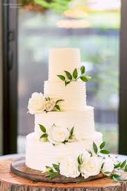 Old Edwards Inn Wedding Lauren Chase With Debbie N Gorgeous Wedding Cake Wedding Cakes With Flowers 4 Tier Wedding Cake