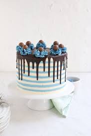 If you choose a birthday cake which is simple but also suitable for him, he will be happier than any other gifts! Torten Trend Streifentorte Striped Drip Cake Mit Buttercreme Simple Cake Designs Cake Decorating Designs Cake Designs Birthday
