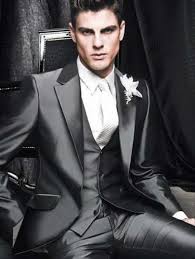 Dal 2008 hockerty è lieta di prendere parte a centinaia di matrimoni all'anno. Abiti Sposo I Modelli Di Armani Pignatelli E Altri Brand Foto Pourfemme