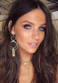 Grüne augen auch muss nicht auf grün komplett verzichtet werden, aber auch dadurch wirken die augen natürlich nicht intensiver, sondern tendenziell eindimensionaler. Welche Haarfarbe Passt Zu Blauen Augen Hairstyles Frisuren Dunkle Haare Blaue Augen Braune Haare Blaue Augen Blaue Augen Braune Haare