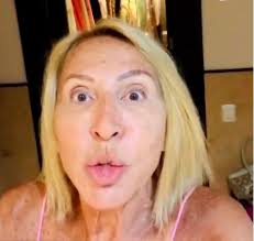 Laura bozzo volvió a la televisión mexicana con un programa en unicable (cortesía televisa) laura bozzo es un personaje del medio de la comunicación muy conocido en. Laura Bozzo Muestra Su Rostro Sin Maquillaje Asi Me Levanto No Se Asusten N Digital