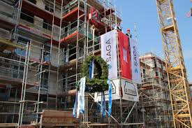 Die saga unternehmensgruppe, kurz saga, ist ein kommunales wohnungsunternehmen in hamburg. Richtfest In Lokstedt Saga Baut 108 Offentlich Geforderte Wohnungen